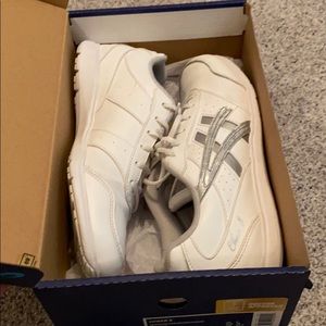 cheer shoes for tumbling🤸🏻‍♀️😜